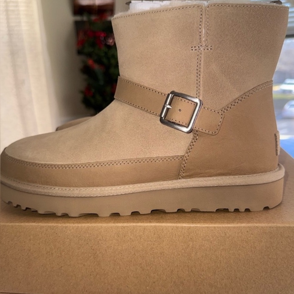 UGG women’s Classic Mini Bellina Belted Ankle Boots size 7 new/sand